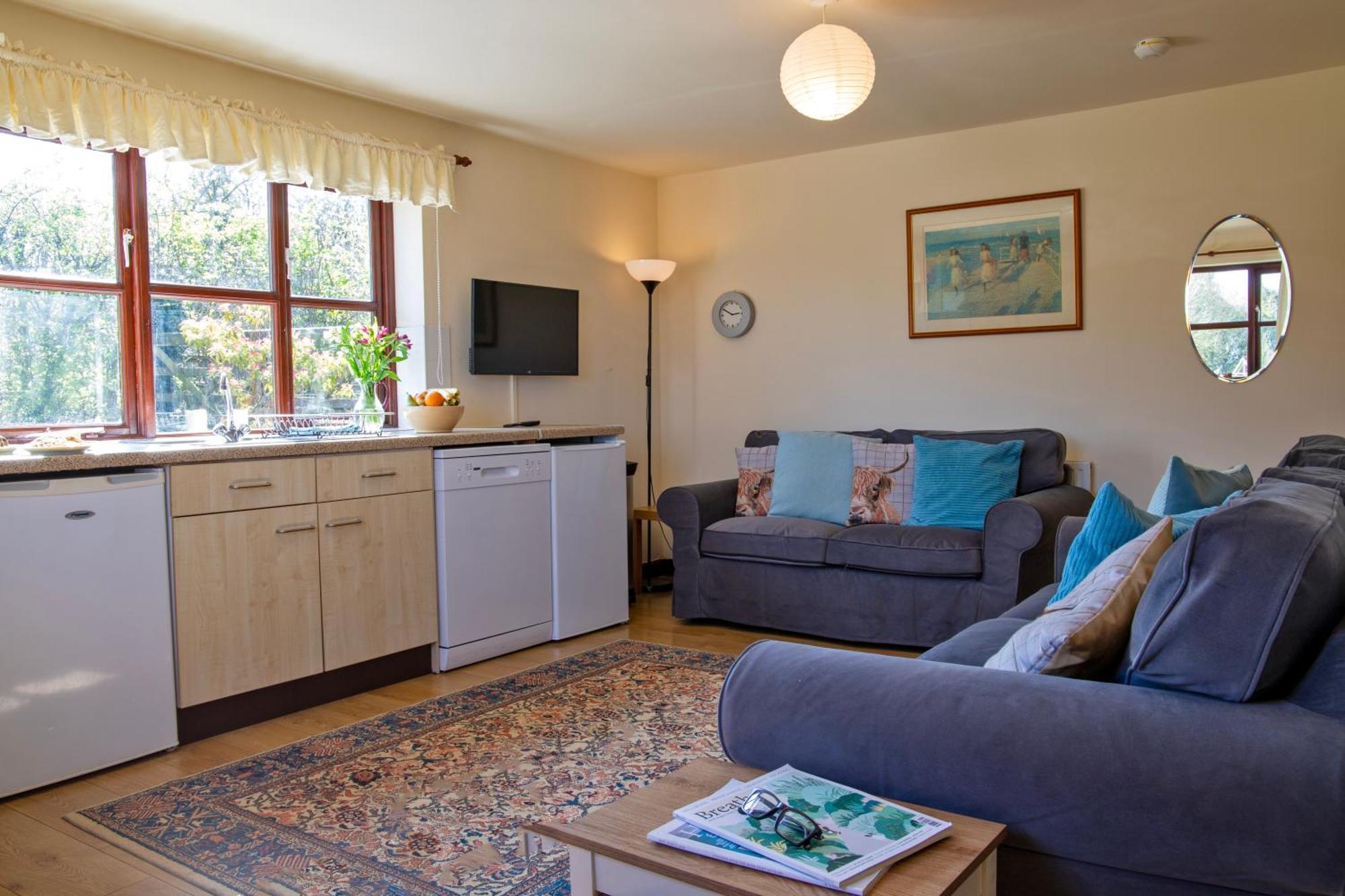 Charlie'S Cottage With Alpacas And 7Mins Drive To Alton Towers Denstone Exterior photo