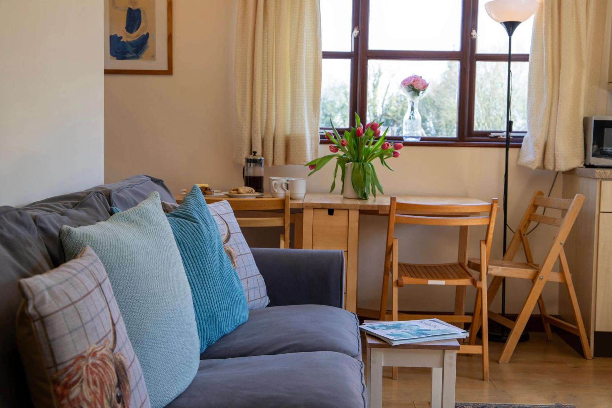 Charlie'S Cottage With Alpacas And 7Mins Drive To Alton Towers Denstone Exterior photo